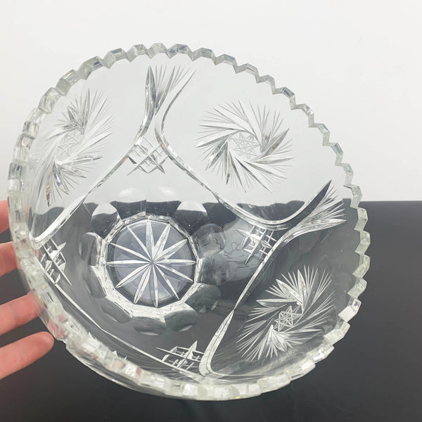 Lausitzer large crystal bowl with sawtooth rim