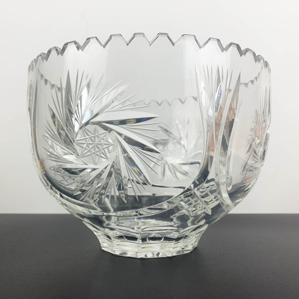 Lausitzer large crystal bowl with sawtooth rim