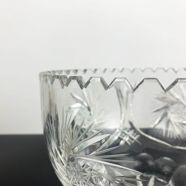 Lausitzer large crystal bowl with sawtooth rim