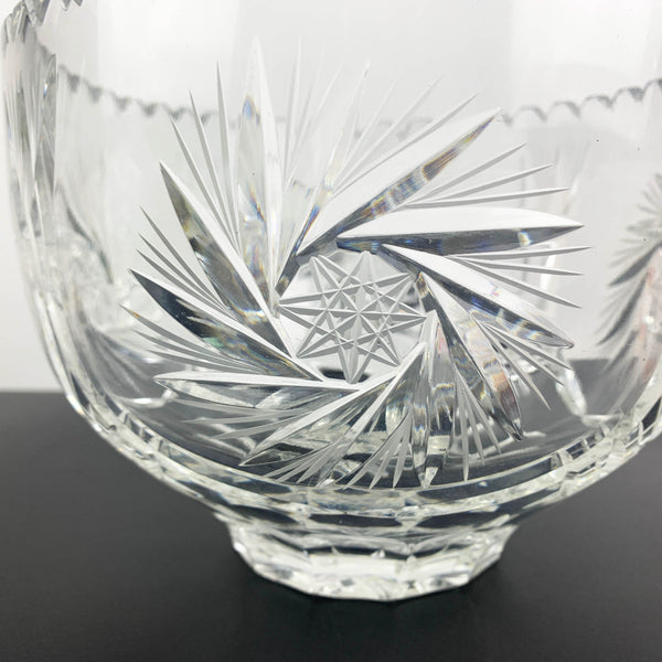 Lausitzer large crystal bowl with sawtooth rim