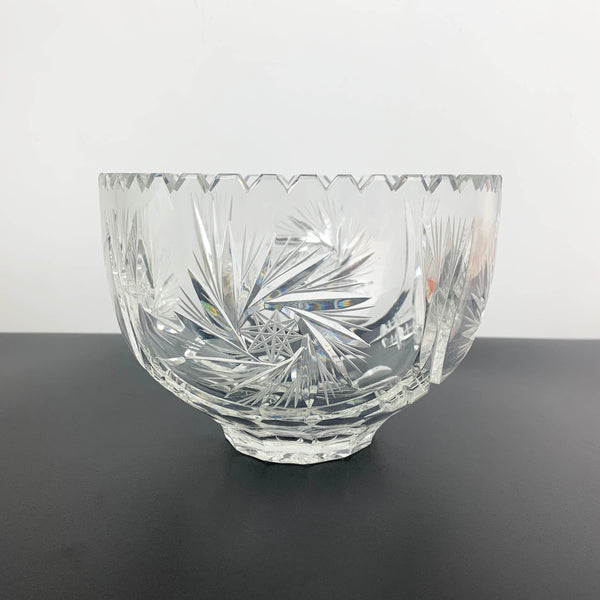 Lausitzer large crystal bowl with sawtooth rim