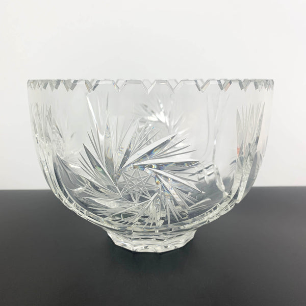 Lausitzer large crystal bowl with sawtooth rim